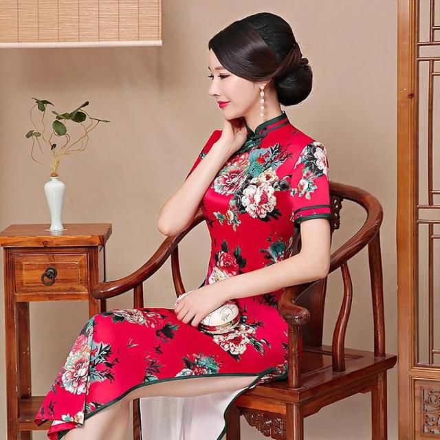 经典不过时，立领印花修身旗袍，奢华又高端！