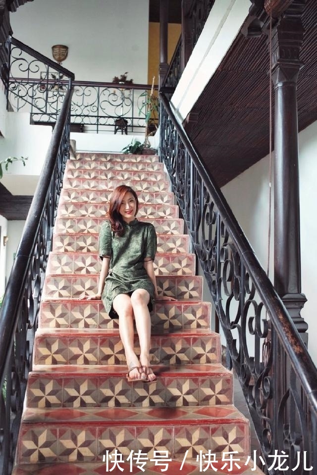 "nlabel":"stat_117670808:zm.news.so.com:6ICB5a2f5pe25bCa57K+街拍:小姐姐身材非常丰满,休闲牛仔裤搭配绿色西装很性感