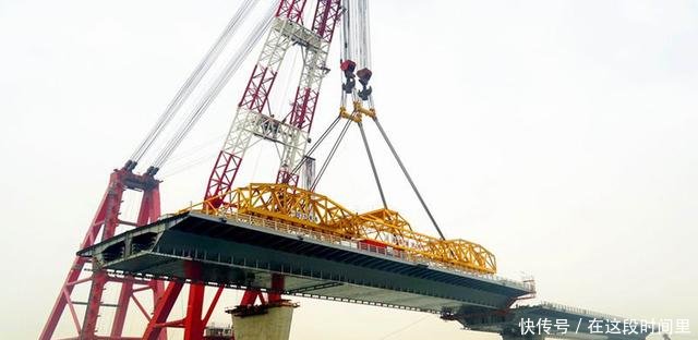 他提议修建港珠澳大桥，却遭到李嘉诚强烈反对，反对原因令人愤怒