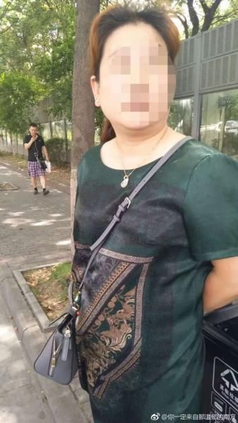 津云追踪：摔失主手机的大妈被警方传唤 失主不要赔偿道歉想静静