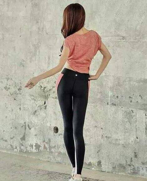 清纯靓丽的紧身裤小姐姐身材高挑有致，秀出曲线，瞬间成为女神！