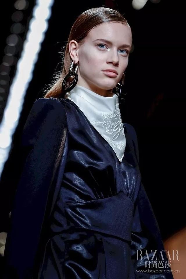 谁的小眼睛还没看过来，我的XXXL号耳环吸引不了你么?