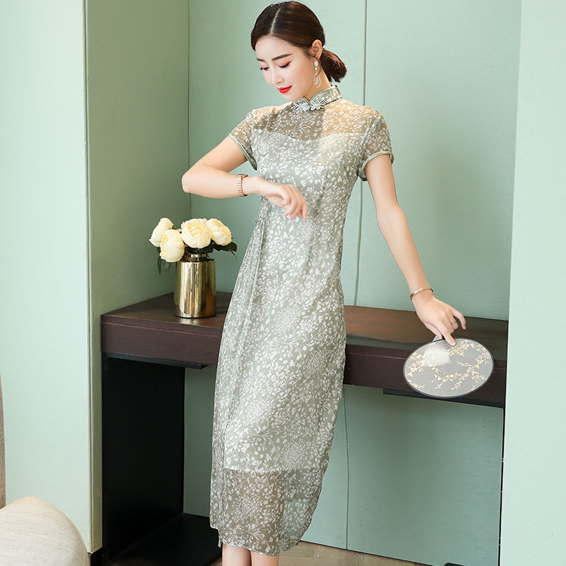 让60后女人情有独钟的旗袍裙，又出新款了，高贵还显气质