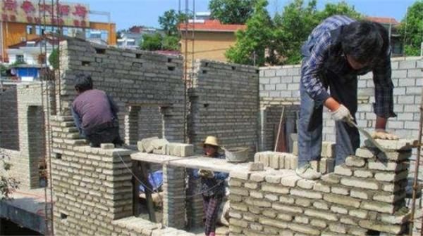  房子|农村怪象：80、90后的农民工，纷纷回乡盖房，难道是为了留