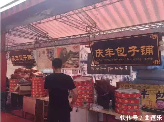 中国人在印度“卖包子”，印度人这样对待他们？网友：都发财了吧