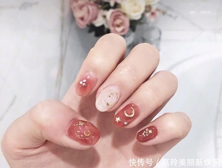 感觉@2020早春仙女美甲攻略,涂鸦美甲可爱,草莓美甲温柔有治愈力