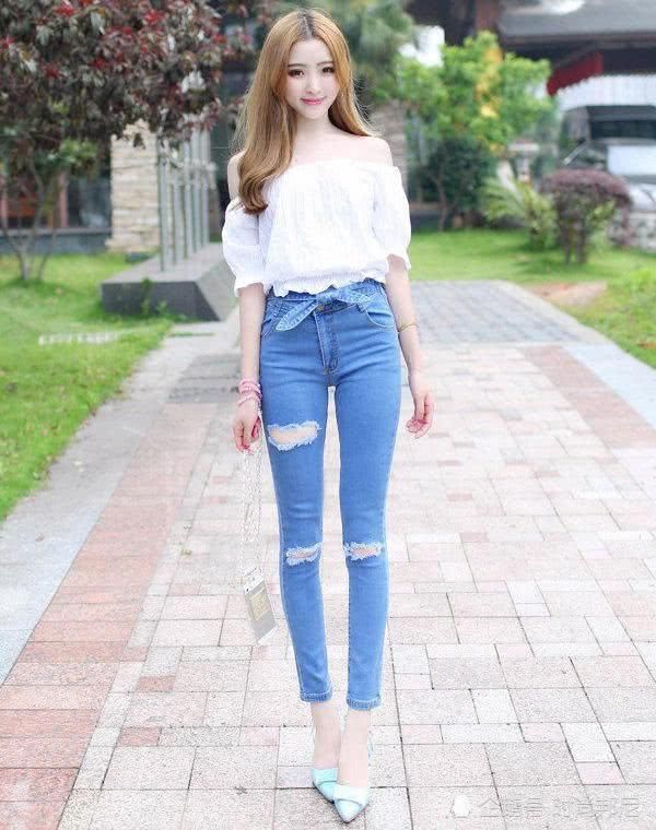 时装搭配，紧身牛仔裤和高跟鞋搭配，让你轻松穿出魅力时髦洋气