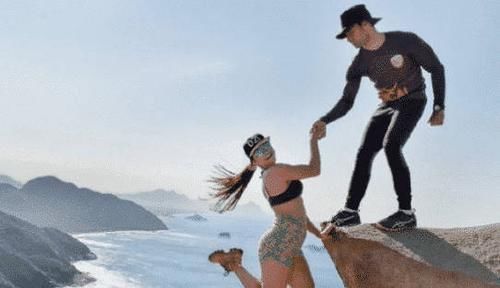 情侣@情侣在悬崖,拍出危险照片, 镜头往后一拉让大家无语!