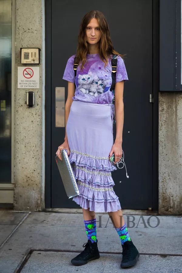 好看| 各种场合都能Hold住的“Tee+过膝裙”，包你时髦一整夏!