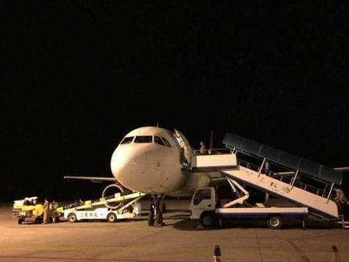 晚上的飞机票比白天便宜,为什么没人愿意坐?看完长见识了!