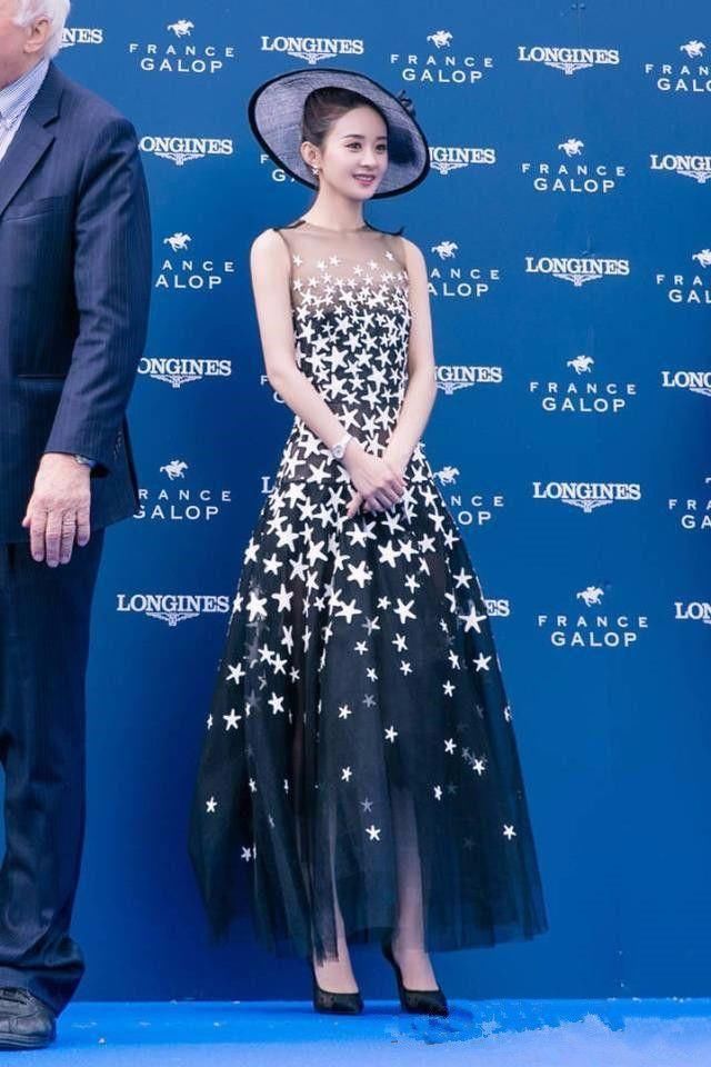 赵丽颖这一身粉色裤穿出骨感美，网友:太平公主才能穿出高级感!