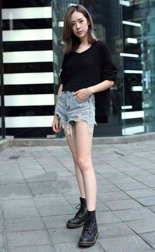 街拍: 时尚性感的短裤美女, 颜值超高着实好看!
