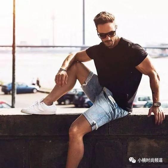 男士穿搭干货：你的夏季裤款里还要加上一件质感牛仔短裤