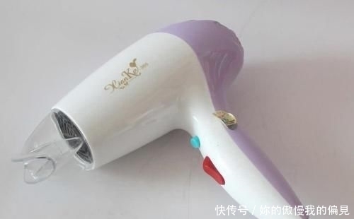 「提醒」两根旧牙刷绑一起,解决了不少人困扰的难题,抓紧提醒家人还不迟