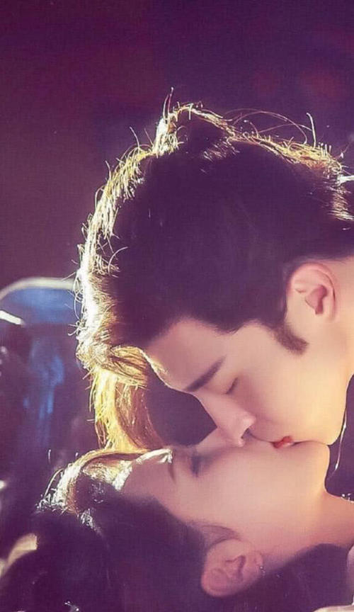 《香蜜沉沉烬如霜》杨紫十六套衣服，第九套最美，最后一套最朴素