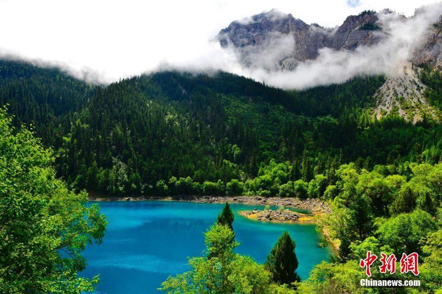 震后一年 九寨沟风光美丽依旧