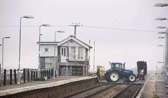 「上车」英国一个“神奇”的火车站，一年12个乘客，向司机挥手