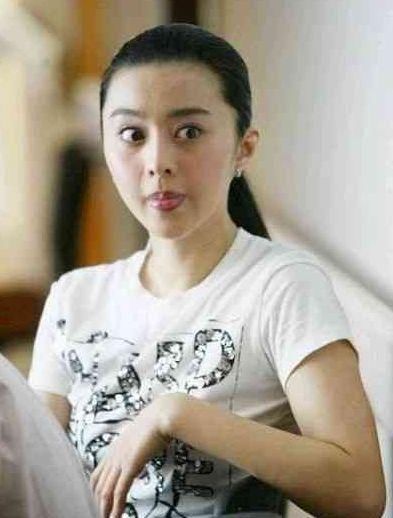 范冰冰工作室发15字微博强行洗白，网友评论区狠狠打脸！长见识了