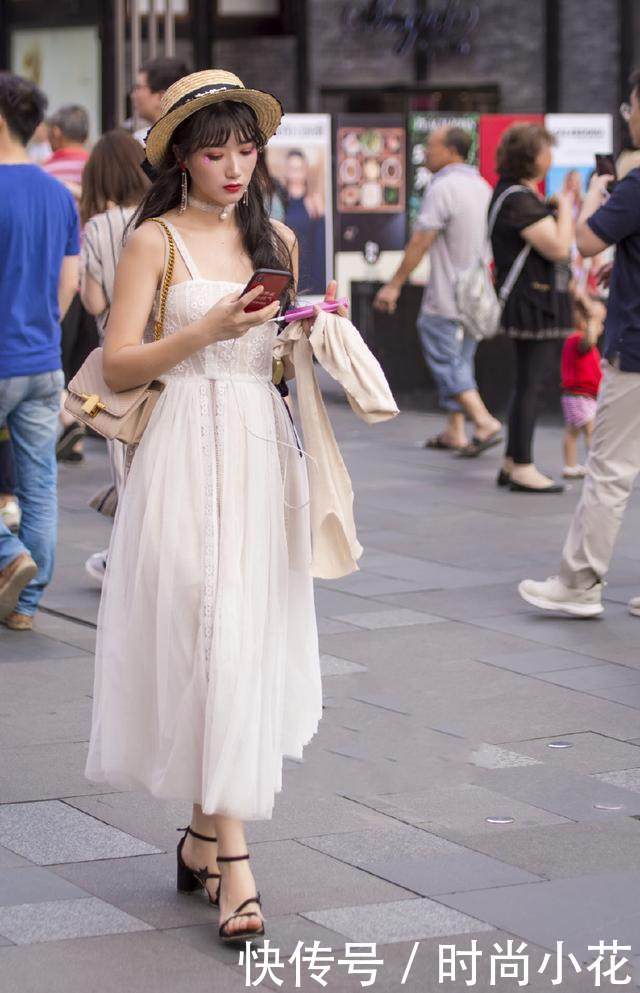 街拍：精致美丽显身材的小姐姐，光鲜靓丽看起来时尚！