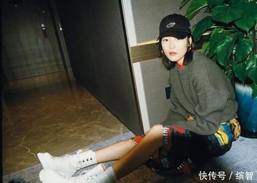  穿不出：针织衫千万别乱穿，看刘雯是怎么搭配的，一般人穿不出这种感觉