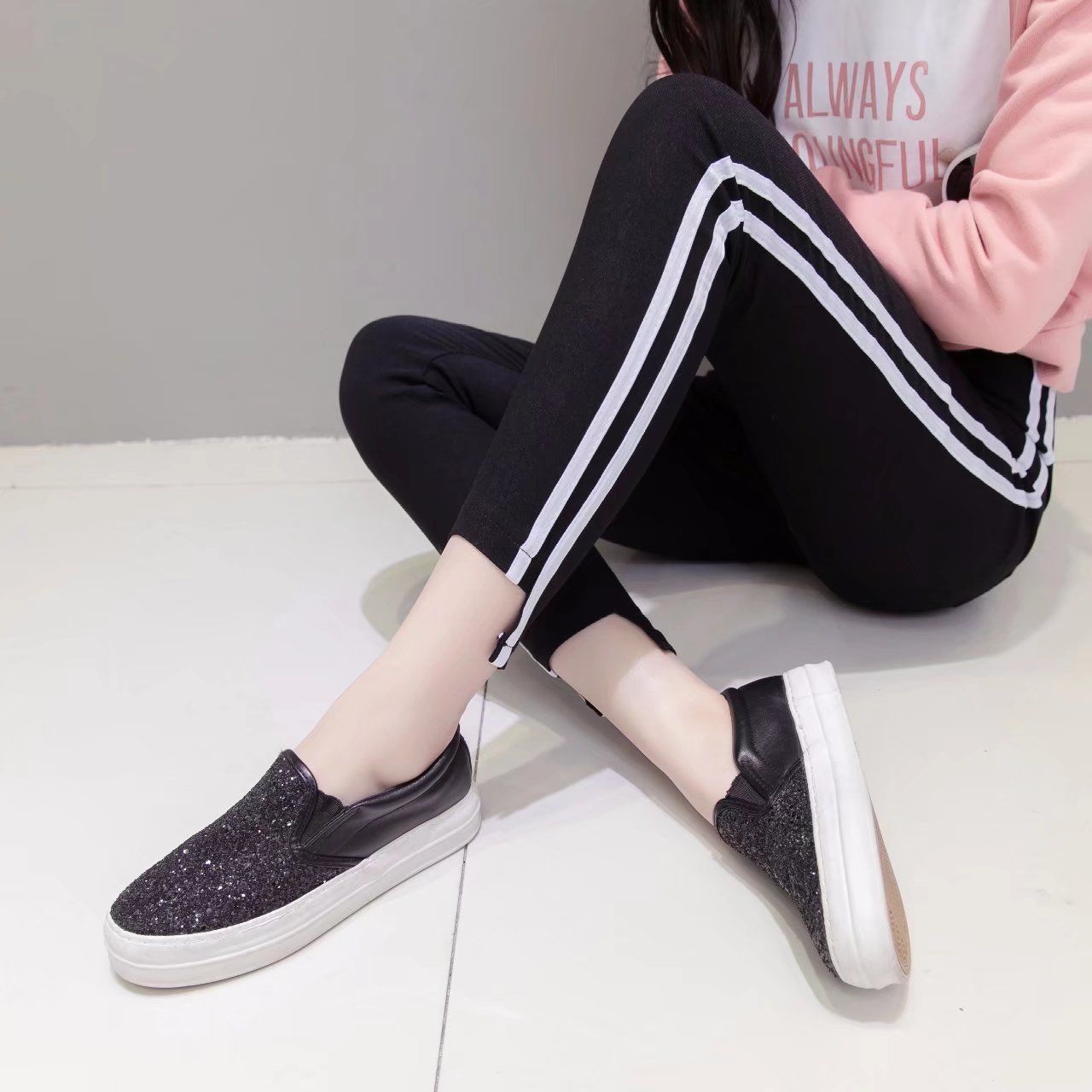 太美了!闺蜜穿了刚上新的紧身裤，洋气又时尚，女人味十足