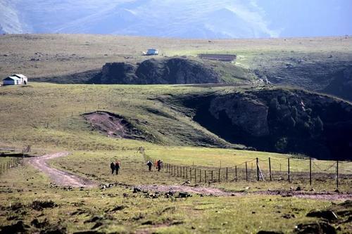 北边百花南青石，祁连苍茫画秋颜--祁连山穿越