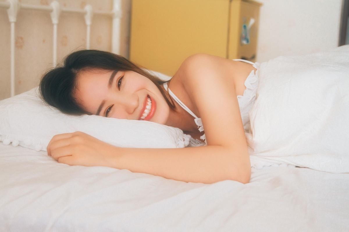 极品美女性感吊带裙诱人私房图片