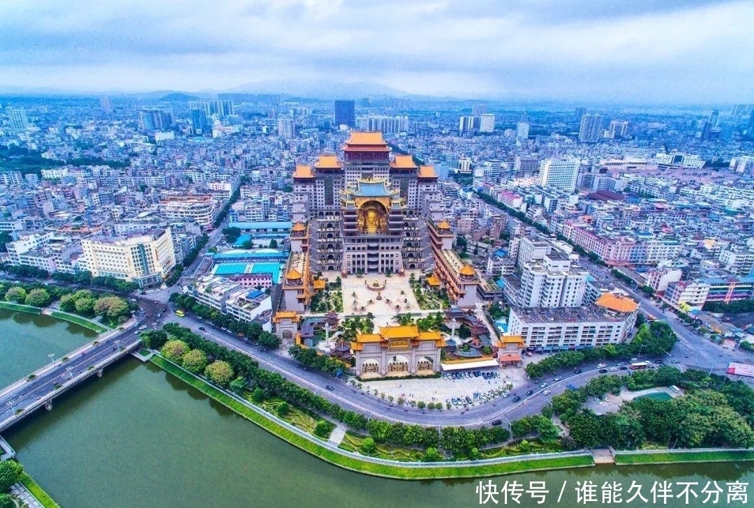  #宫殿#广西最奇怪的“宫殿”，前后花了20亿修建，却不知道投资