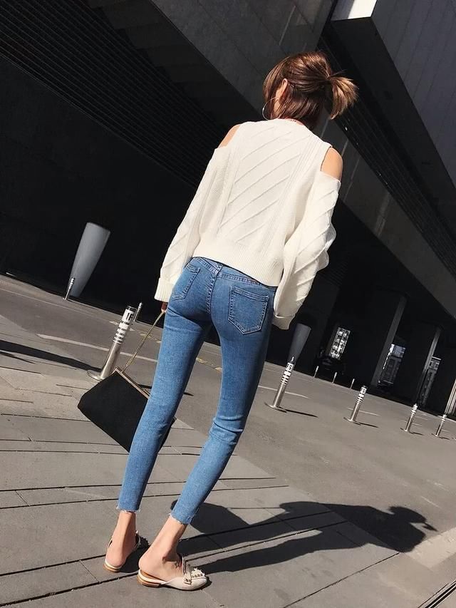 牛仔裤是一种完美的搭配，无论你是苗条还是微胖，你都可以穿