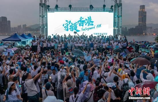 香港逾31万人风雨无阻“守护香港” 声势浩大向暴力说“不”