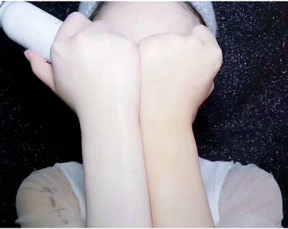 药店上班小姨说，这不起眼小乳膏，早晚涂一涂，淡化色斑更显年轻