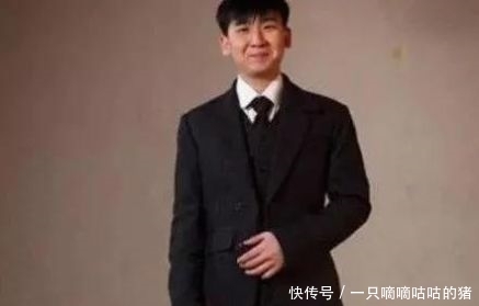  爸爸■郭冬临儿子，曾上四次春晚，现在28岁的他跟爸爸郭冬临一个样