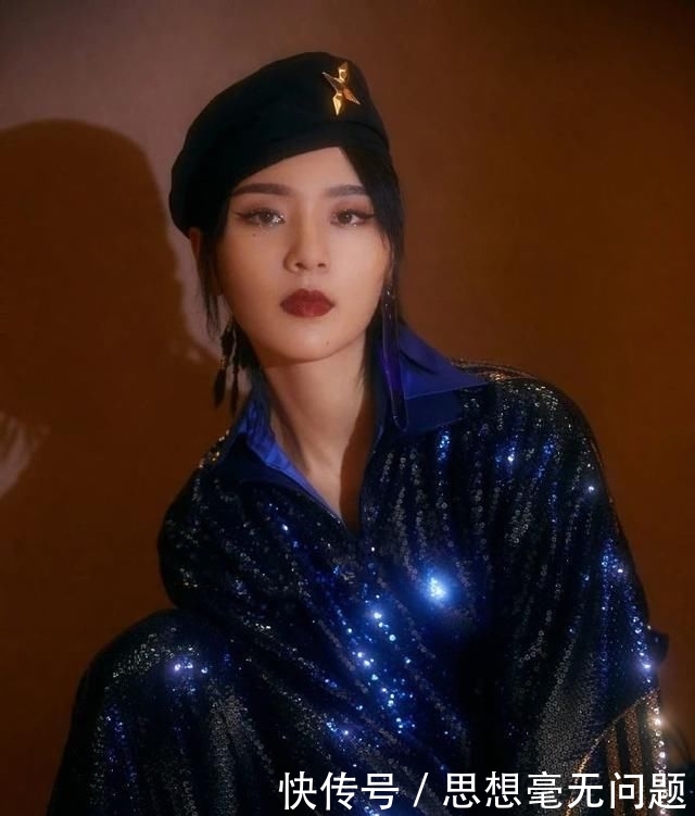 #色系#周笔畅都开始走美艳路线了！玫红礼服开叉，都快认不出来了