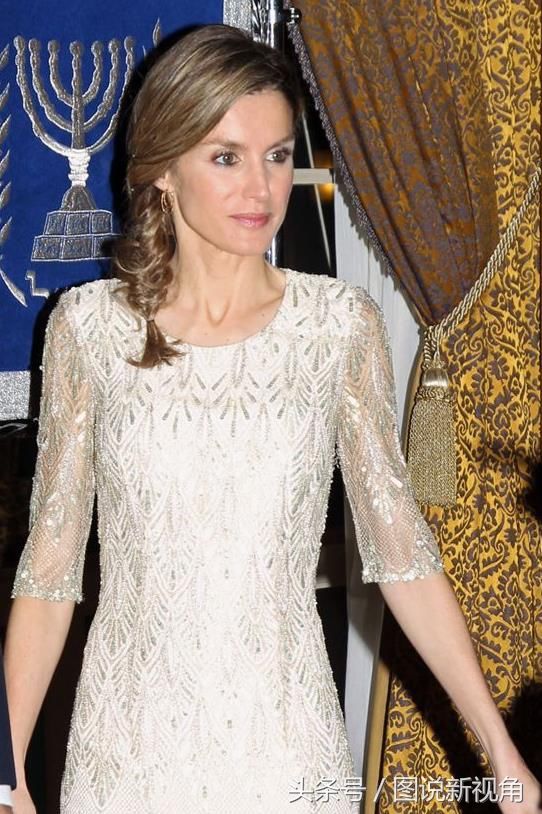 西班牙王后又换发型，短发精炼烫发迷人，网友:女神调皮了