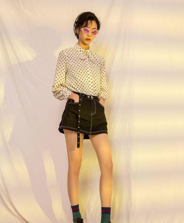  #蝴蝶结#靠着这件蝴蝶结衬衫，找回了女人味