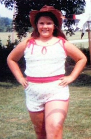 她重达550斤，光腿就重约400斤，每生一个孩子重100斤