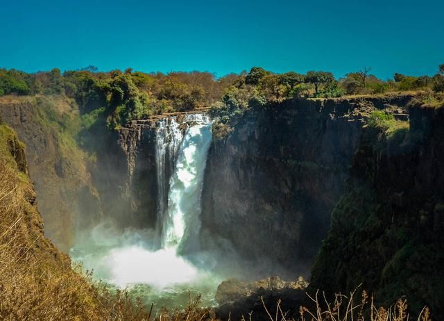 有真正大自然，对中国友好爆表的国家，有钱去日韩为何不来这?