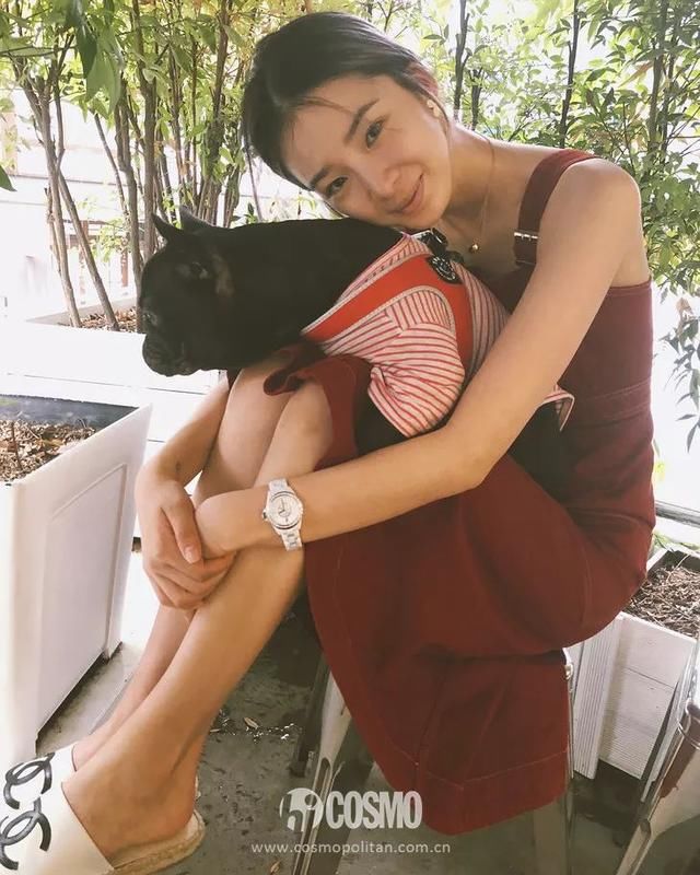 穿上白色高跟鞋的马思纯一定更美！