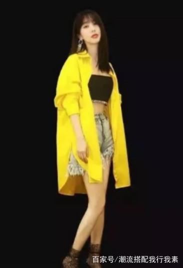 李菲儿，那个浑身散发这洋溢春光的小姐姐，穿搭吸引眼球