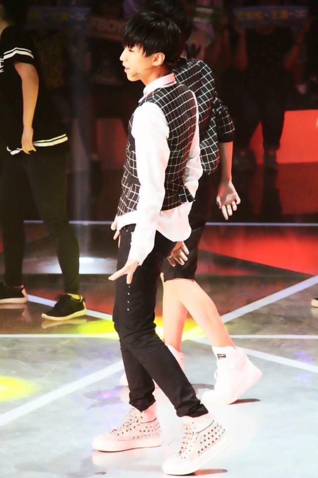 男生不要再这样穿鞋了，在女生的眼中其实很丑，一点都不潮！