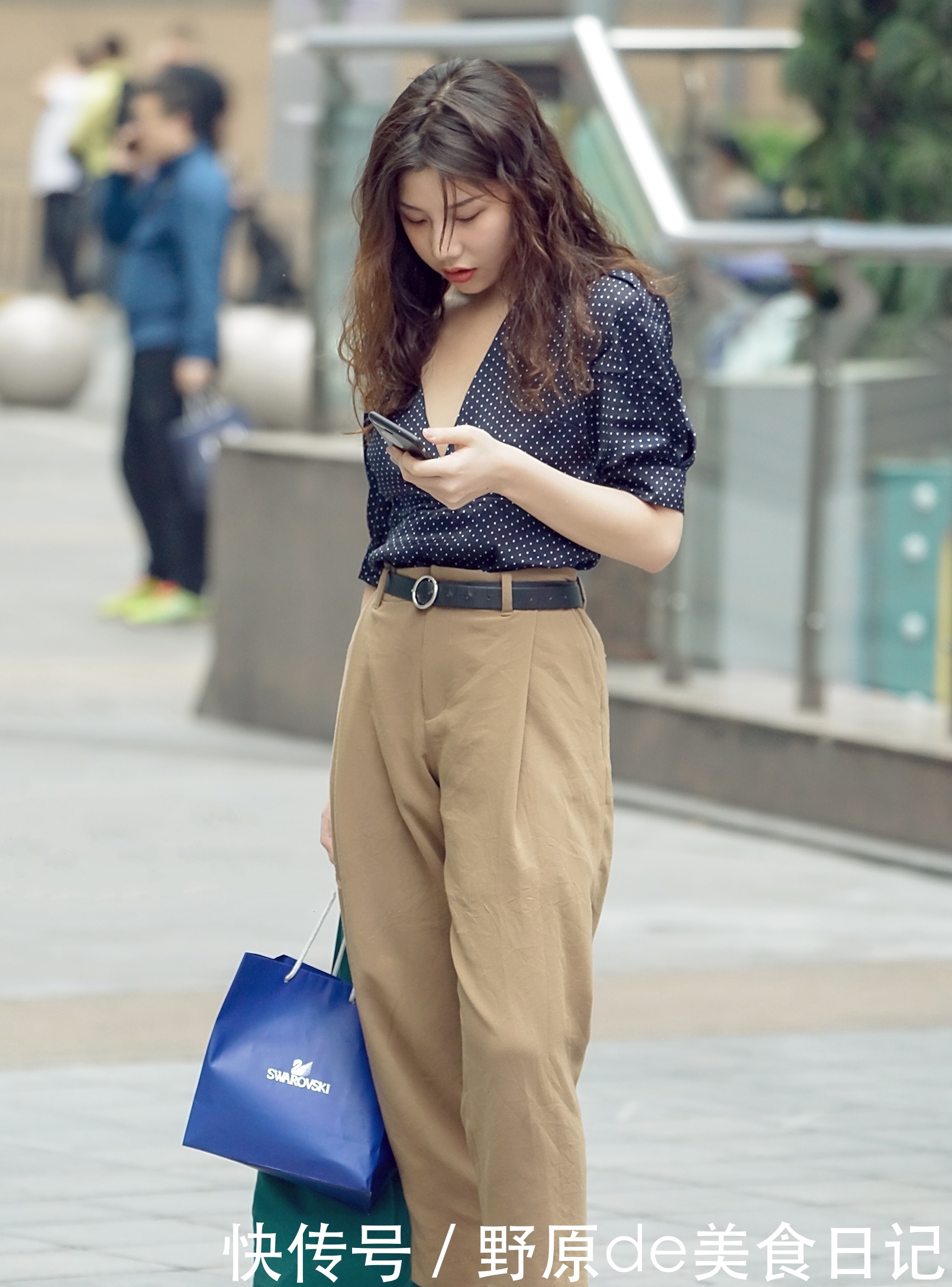  升级■路人街拍：爱上辣妈们的“时尚升级”穿搭，穿出了潮流新意！