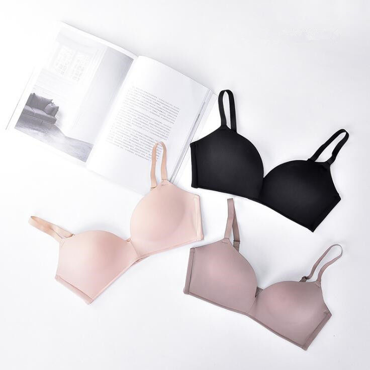 都说女人穿蕾丝三角裤风韵犹存，我试了试，确实性感吸睛