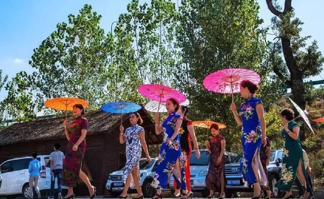 想要走出优雅迷人的旗袍秀？这十个技巧你一定要看！