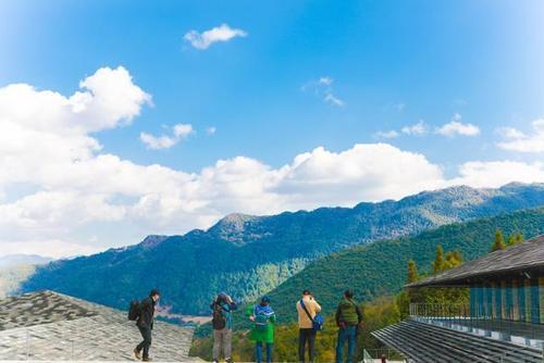 实拍腾冲云峰山九十度斜坡，海拔2445米有一口井水，科学无法解释