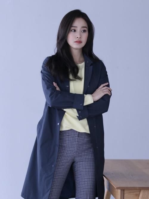  「颜美」Rain娇妻2胎后更减龄，演绎4套职场风真气质，配少女颜美到认不出