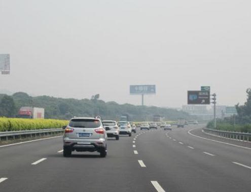 对高速上最“恶心”的行为，交管部门要出手了，网友：早该如此！