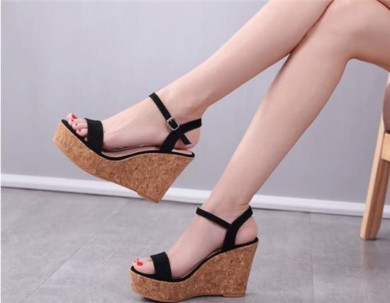 非常气质一字带高跟凉鞋,穿出女性优雅气质魅力