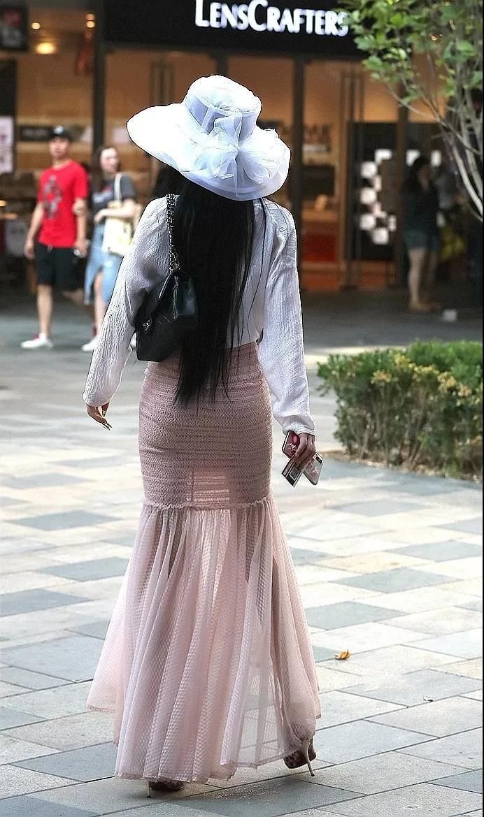 广州街拍 美人鱼的温婉秀丽、婀娜多姿、婆娑妩媚 你会心动吗?