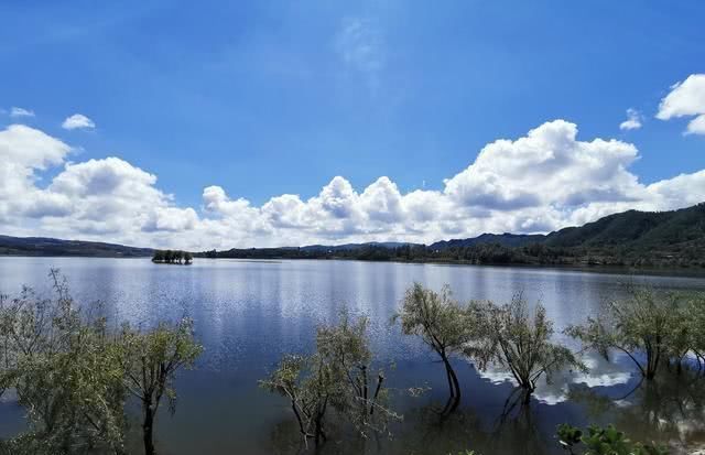 隐藏在云南的浪漫湖泊，因思念一人，便起名“念湖”