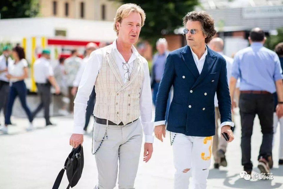 英格兰没进决赛，但主帅的马甲却成了网红